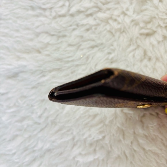 Louis Vuitton Monogram Leather Vintage 4 Hooks Key Holder - Picture 11 of 16